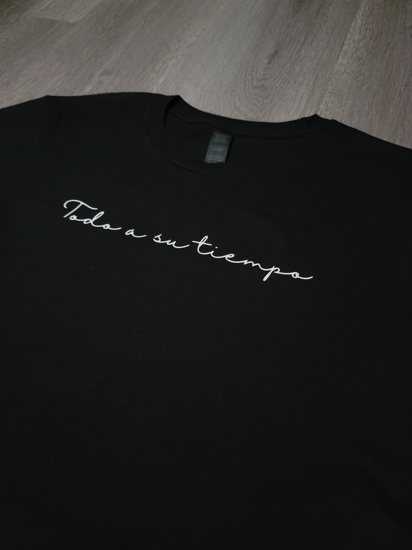 Todo A Su Tiempo Tee