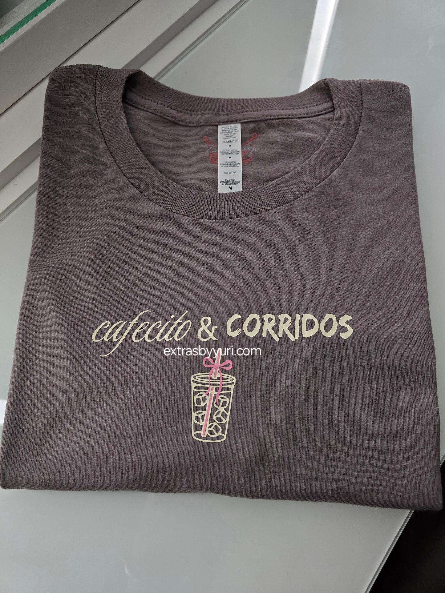 CAFECITO Y CORRIDOS TSHIRT